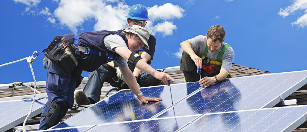 zonnepanelen op dak plaatsen